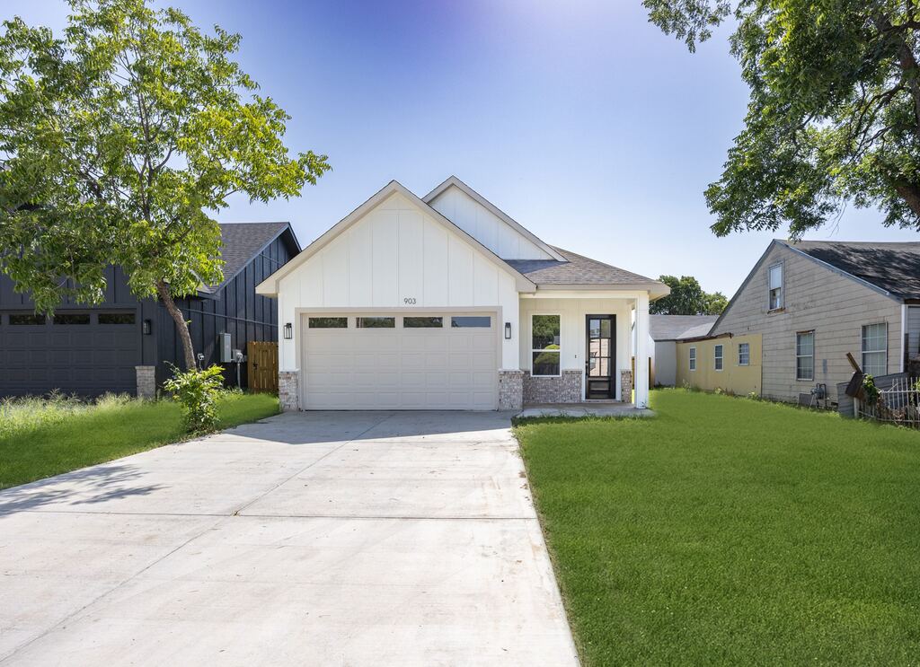 903 S Ayers Avenue, Fort Worth, TX 76103 — photo 1