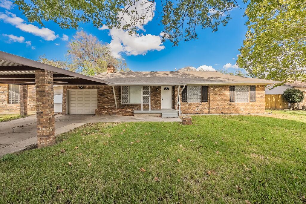 2258 Roberts Cut Off Road, Sansom Park, TX 76114 — photo 1
