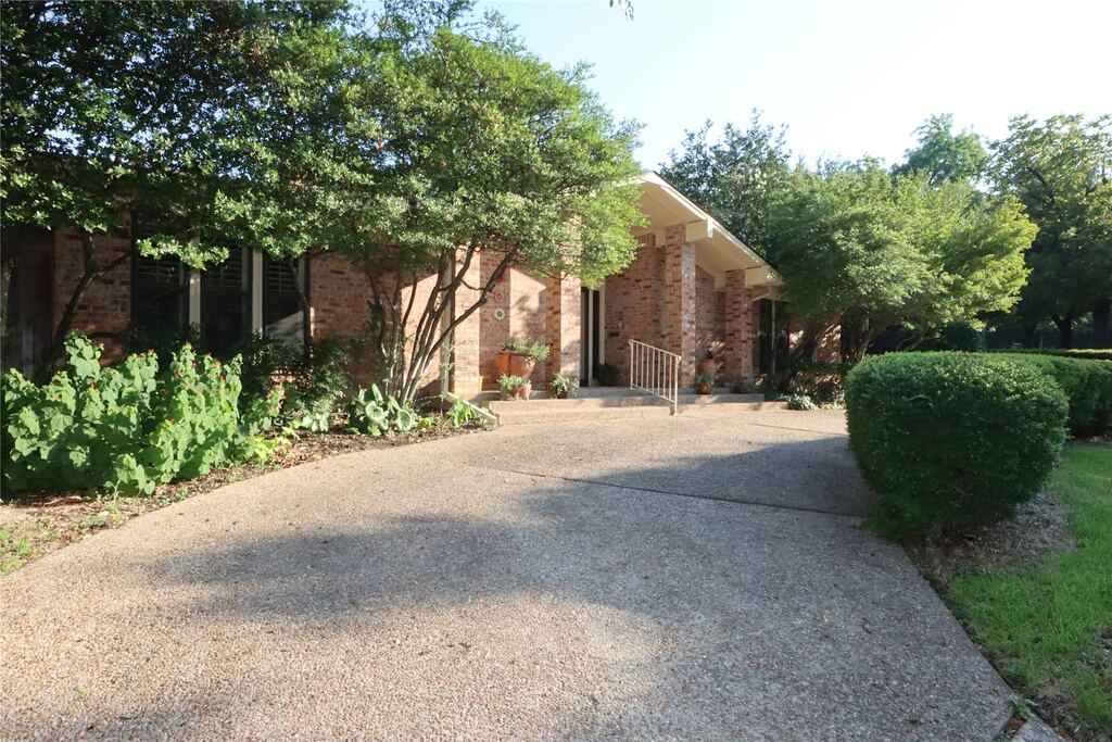 5421 Benbridge Drive, Fort Worth, TX 76107 — photo 1