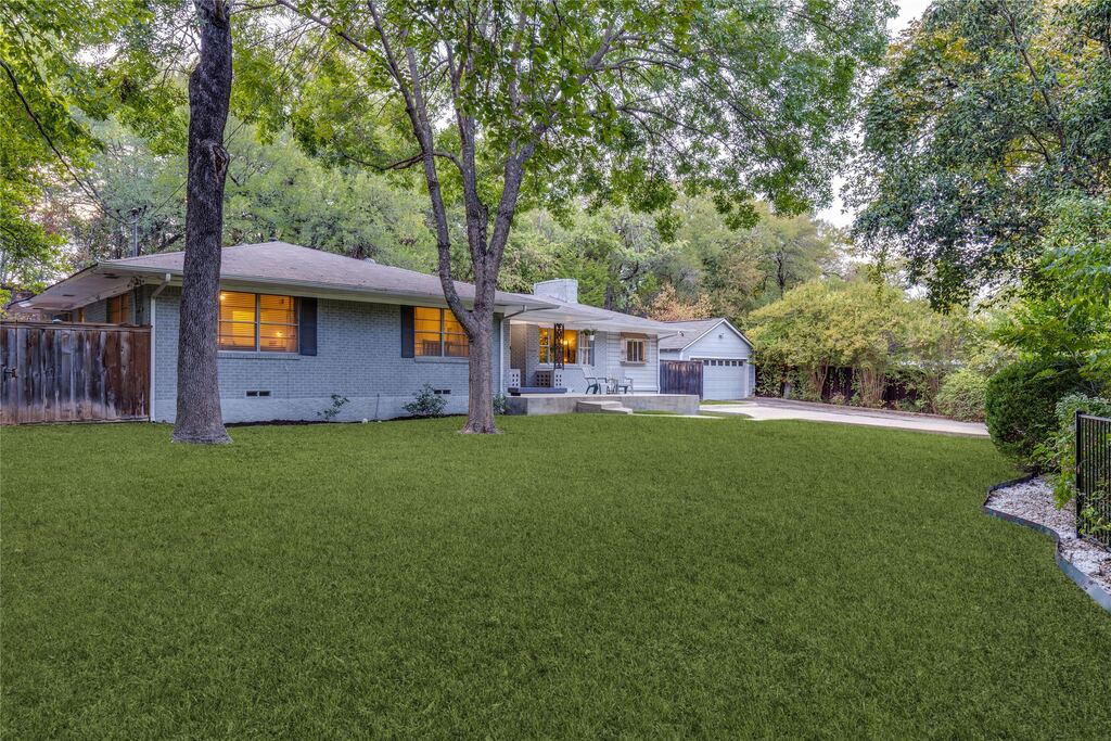 737 N Hampton Road, Dallas, TX 75208 — photo 1