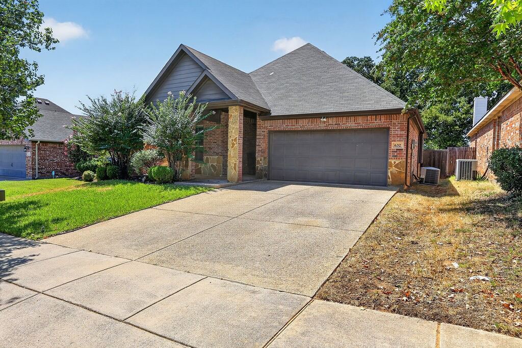 632 Atascosa Avenue, Fort Worth, TX 76120 — photo 1