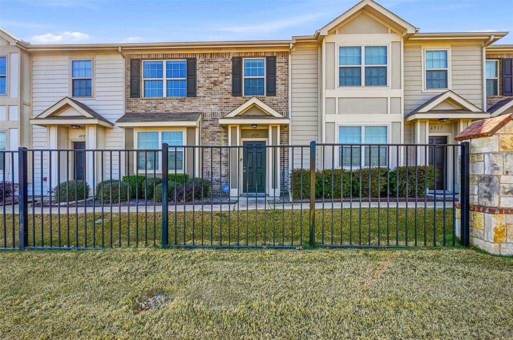 6913 Sandshell Boulevard, Fort Worth, TX 76137 — photo 1