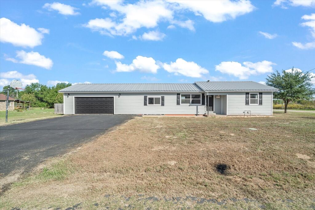 409 E Ohio Street, Van, TX 75790 — photo 1