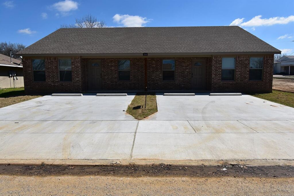 104 N Jordan Street B, Whitesboro, TX 76273 — photo 1