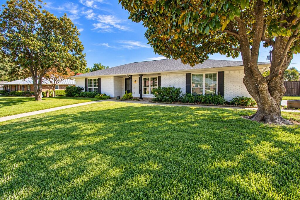 146 Village Estates Drive, Highland Village, TX 75077 — photo 1