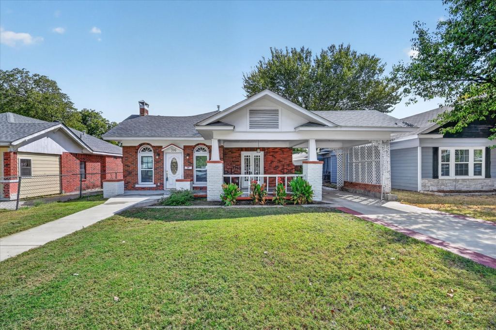 316 S Montreal Avenue, Dallas, TX 75208 — photo 1