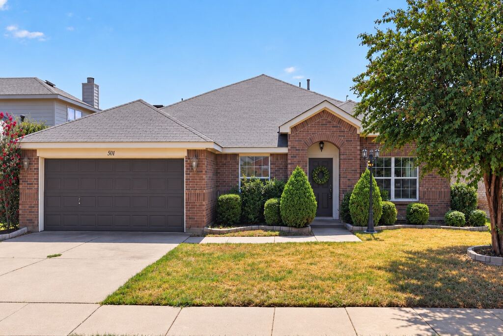 501 Roundrock Lane, Fort Worth, TX 76140 — photo 1