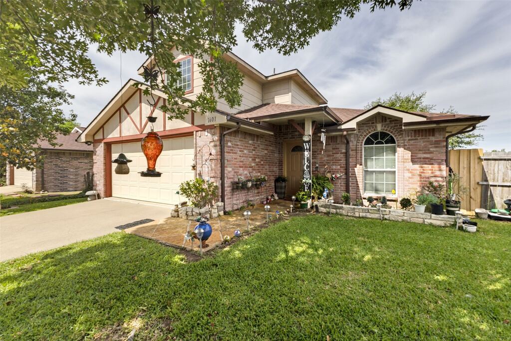 1601 Key Biscayne Drive, Dallas, TX 75217 — photo 1