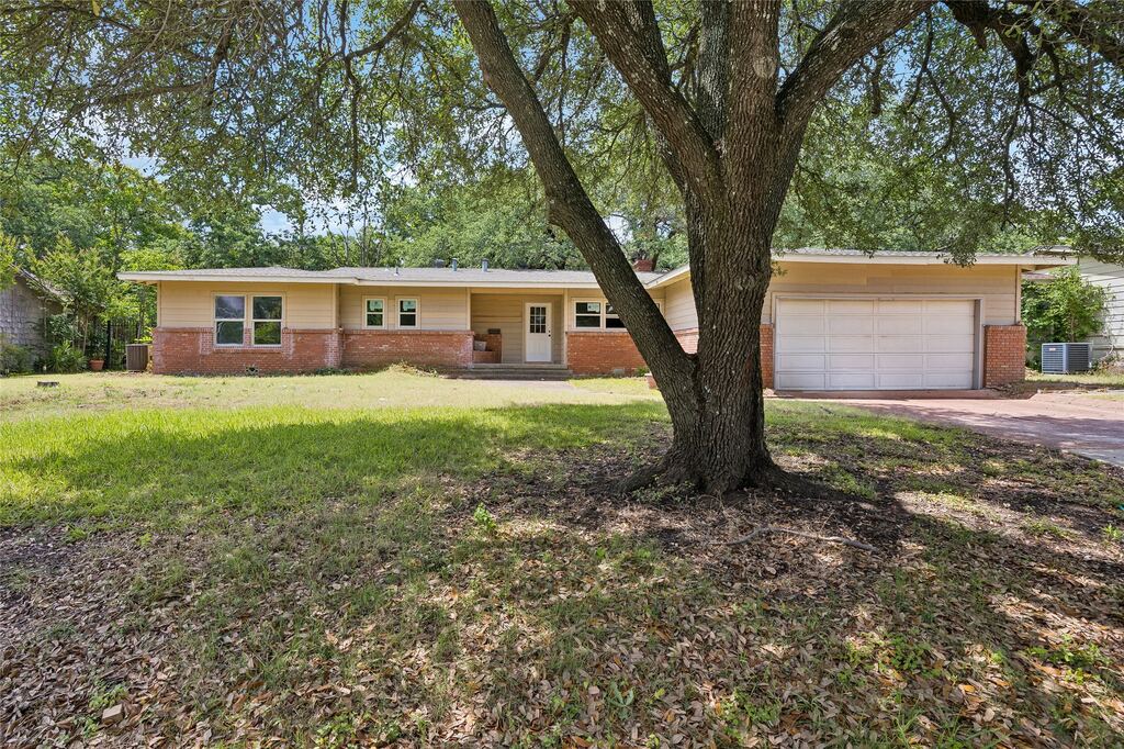 5104 Malinda Lane S, Fort Worth, TX 76112 — photo 1