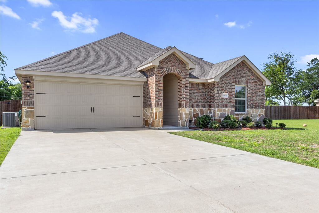 1804 Pecan Valley Drive, Kaufman, TX 75142 — photo 1