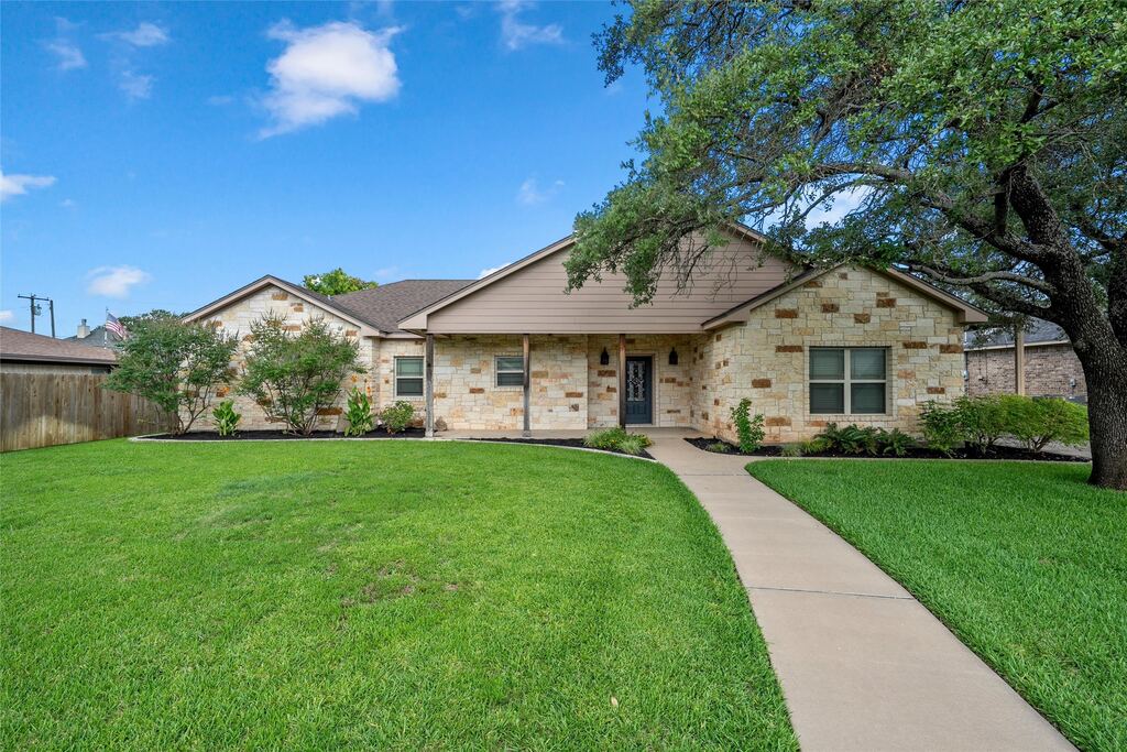 1509 N Reagan Street, West, TX 76691 — photo 1