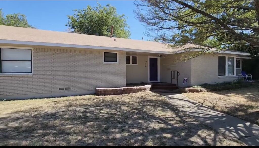 718 College, Stephenville, TX 76401 — photo 1