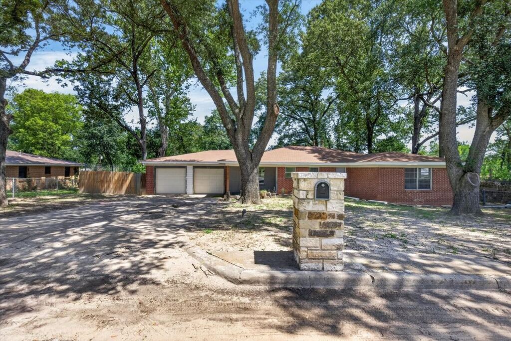 925 Maryland Drive, Athens, TX 75751 — photo 1