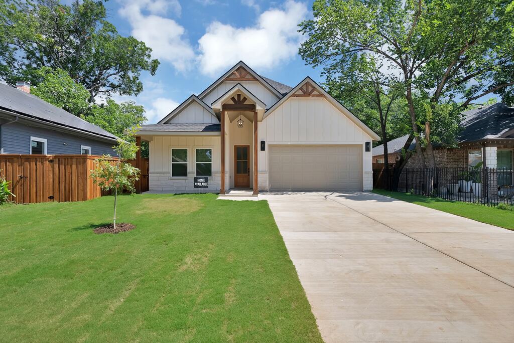 1021 E Richmond Avenue, Fort Worth, TX 76104 — photo 1