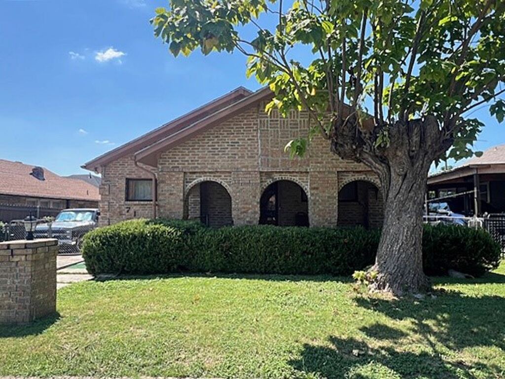 716 E Harvey Avenue, Fort Worth, TX 76104 — photo 1