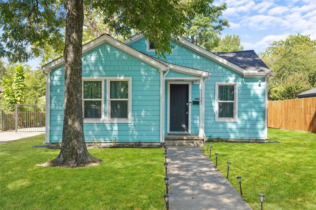 1121 Hudgins Avenue, Fort Worth, TX 76111 — photo 1