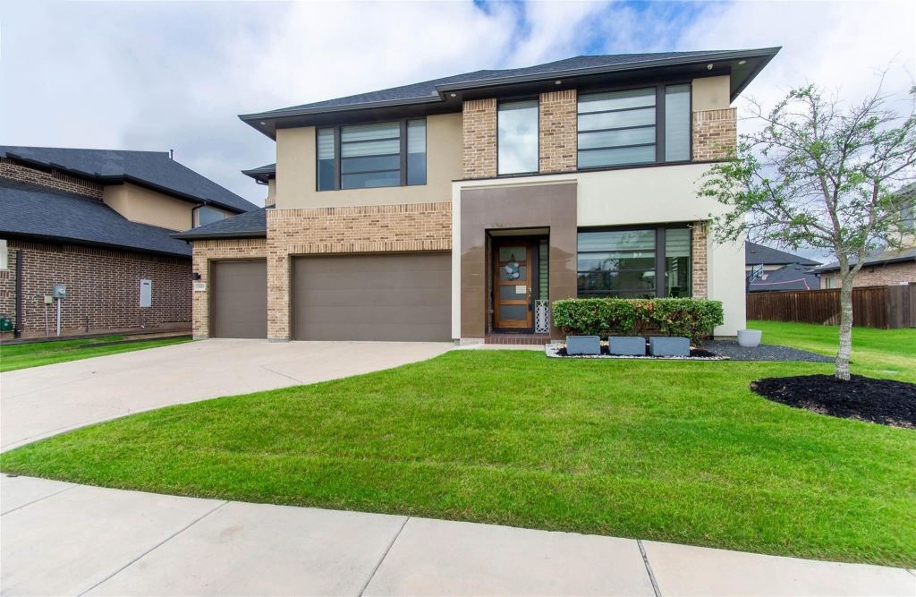 5485 Statesman Lane