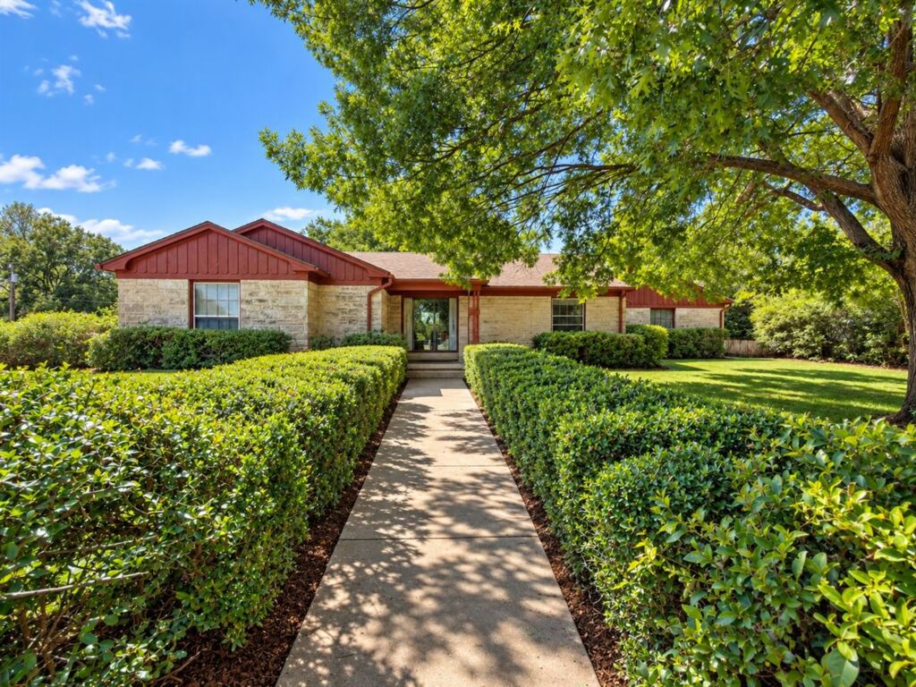 2532 Glencrest Drive, Fort Worth, TX 76119 — photo 1