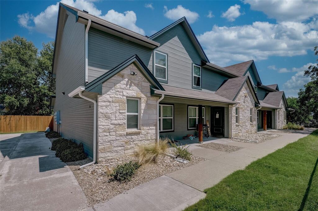 561 S Second, Stephenville, TX 76401 — photo 1