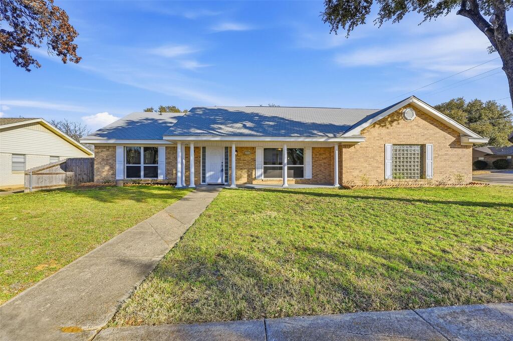 3301 Peachtree Lane, Pantego, TX 76013 — photo 1