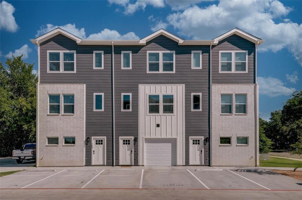 422 S Lillian Street S, Stephenville, TX 76401 — photo 1