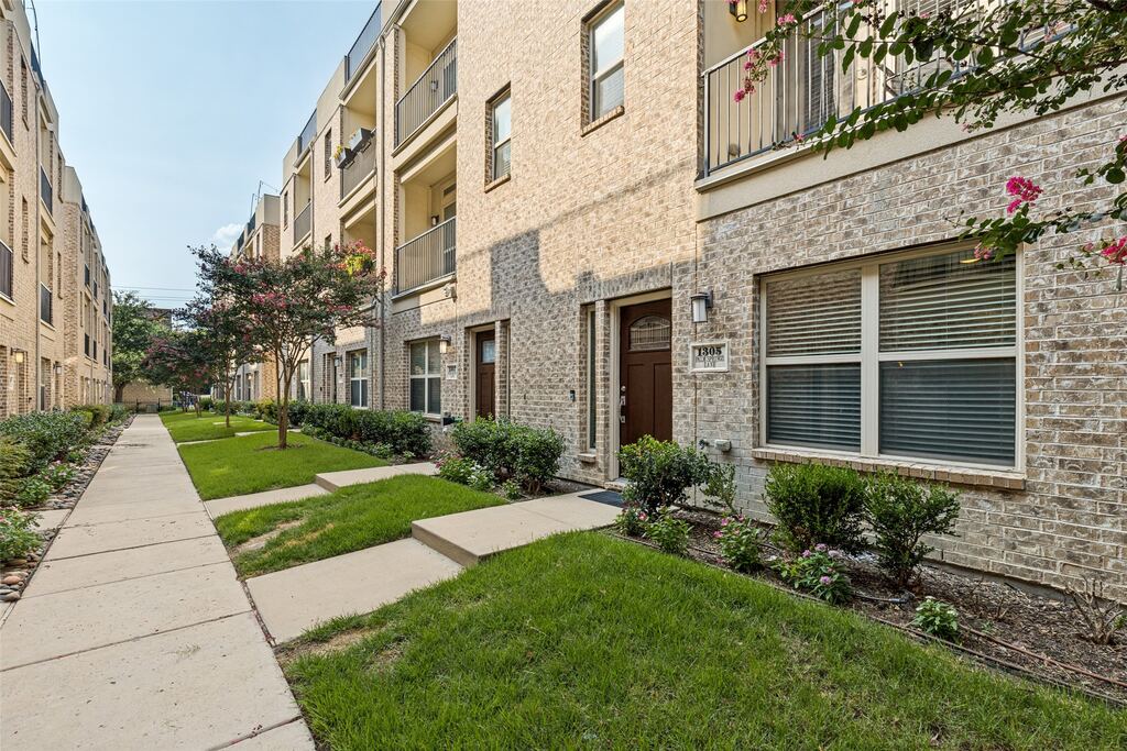 1305 Palm Springs Lane, Dallas, TX 75204 — photo 1