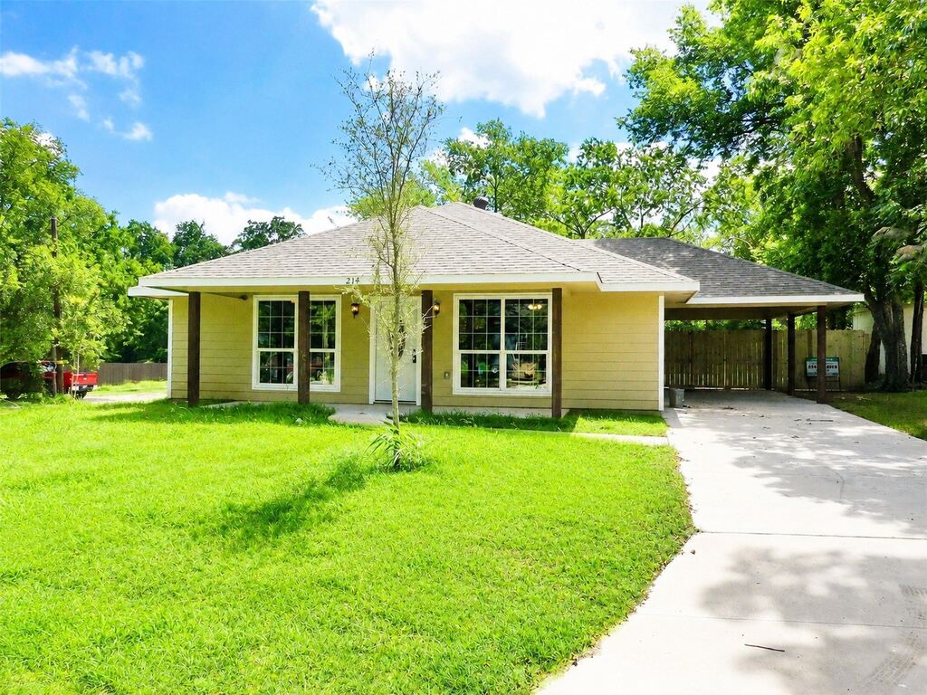214 Braz, Bonham, TX 75418 — photo 1
