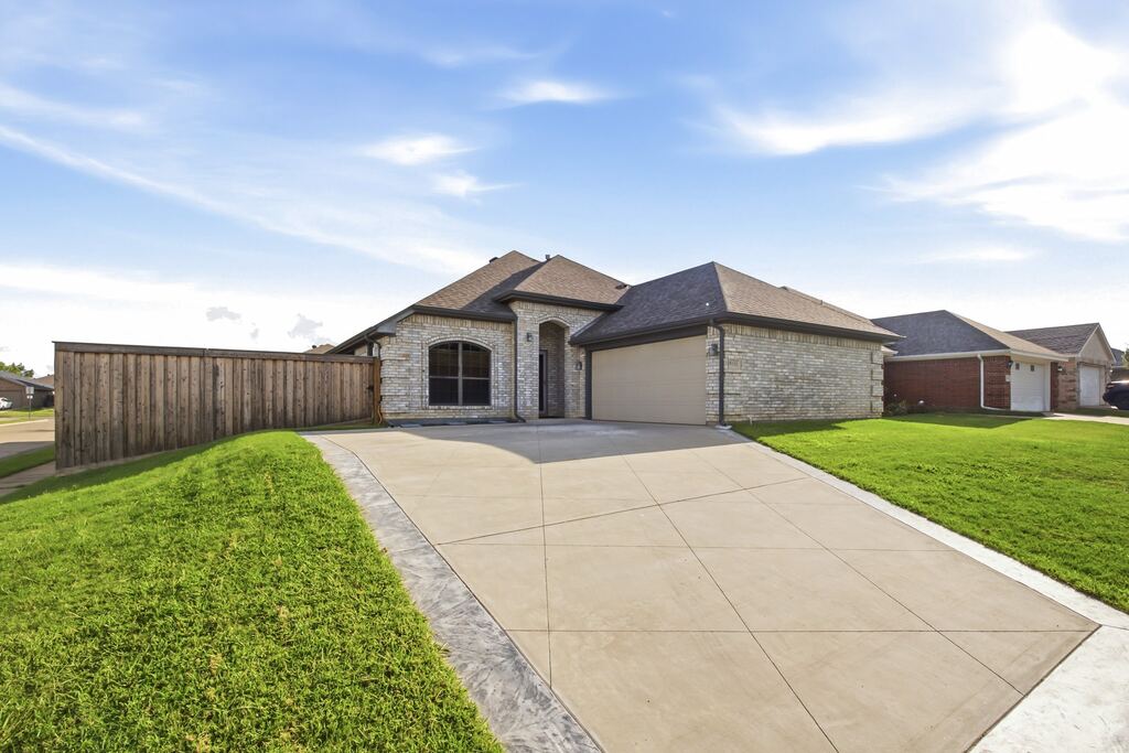 9101 Autumn Falls Drive, Fort Worth, TX 76118 — photo 1