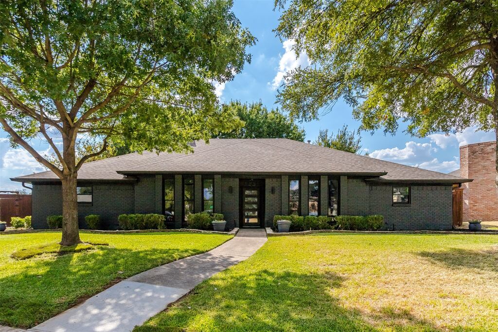 16801 Thomas Chapel Drive, Dallas, TX 75248 — photo 1