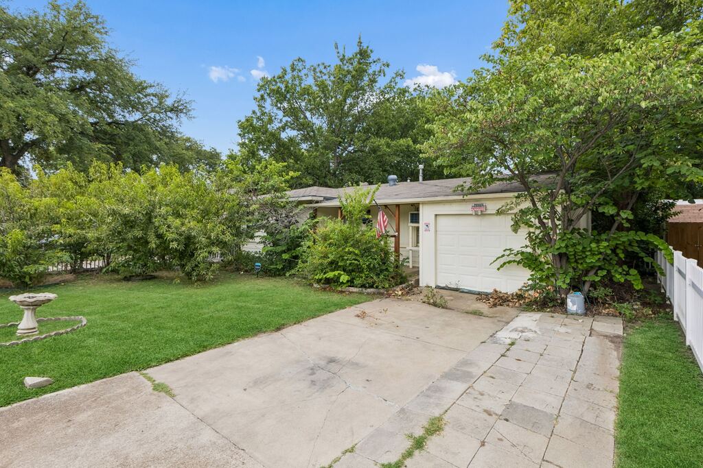 4330 Wabash Avenue, Fort Worth, TX 76133 — photo 1