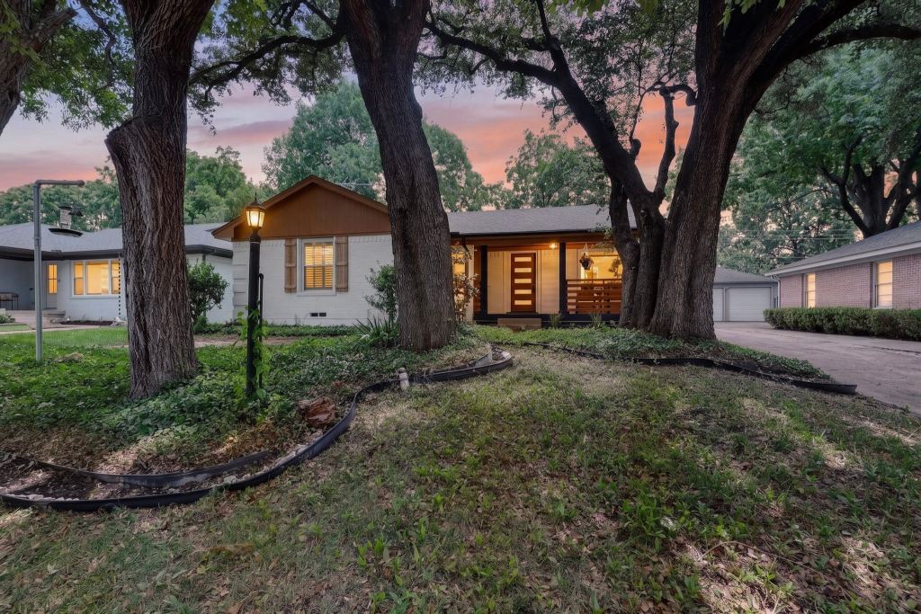 10520 Lippitt Avenue, Dallas, TX 75218 — photo 1