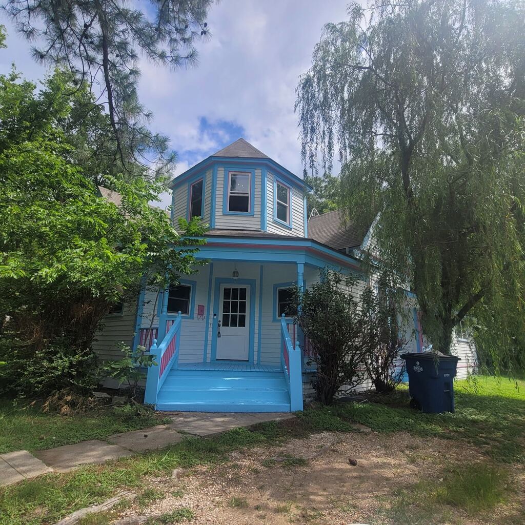 700 N Dallas Street, Ennis, TX 75119 — photo 1