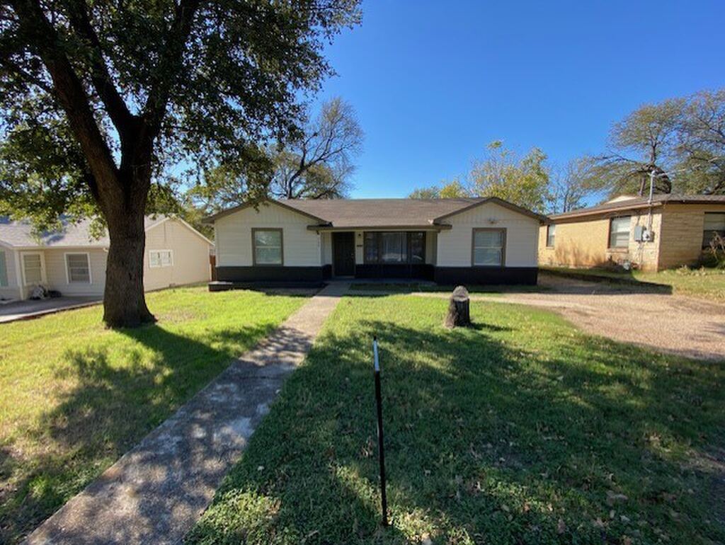 200 S Roberts Cut Off Road, Fort Worth, TX 76114 — photo 1