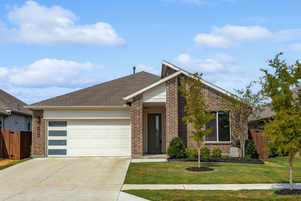 1604 Woodpecker Street