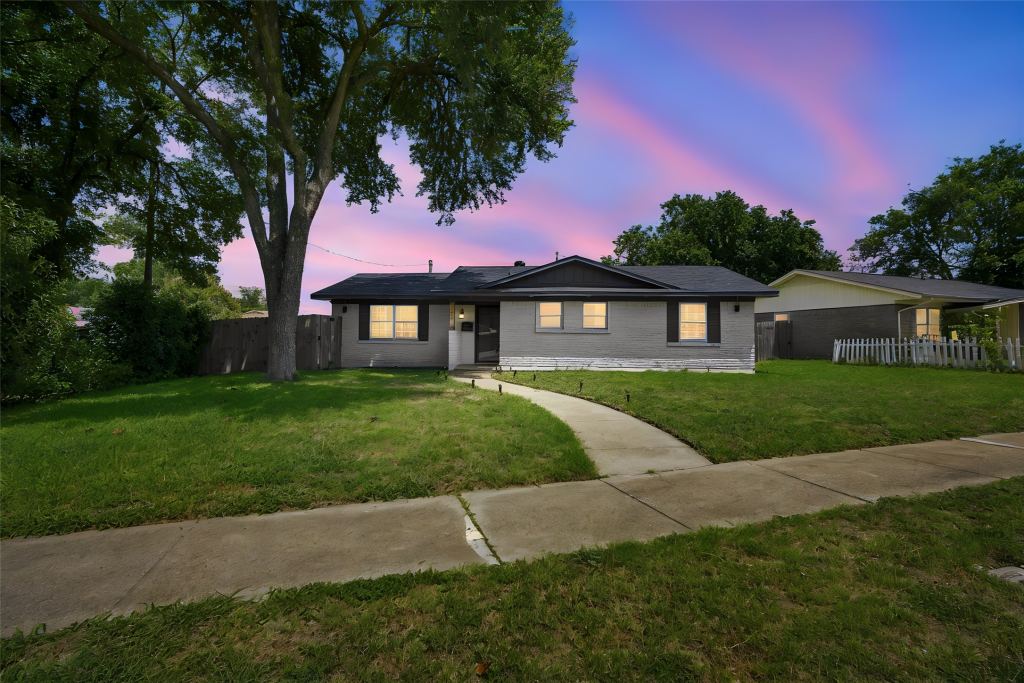 222 Rockaway Drive, Duncanville, TX 75116 — photo 1