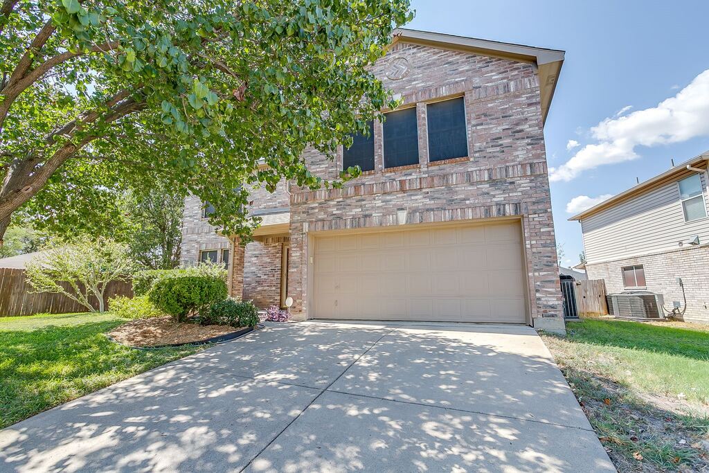 332 Sunset Oaks Drive, Fort Worth, TX 76112 — photo 1