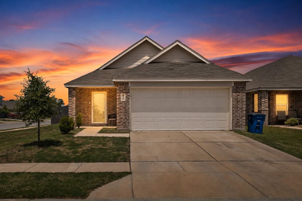 1600 Luke Street, Ennis, TX 75119 — photo 1
