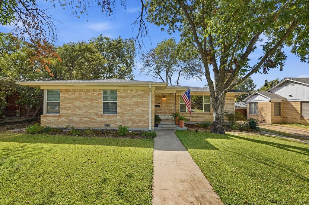 2908 Ryan Place Drive, Fort Worth, TX 76110 — photo 1