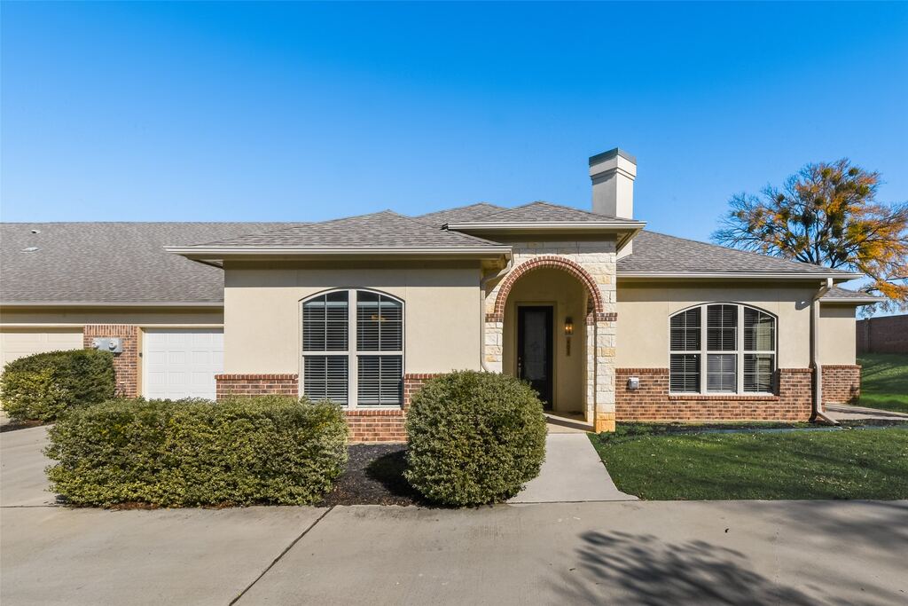 8841 Creek Run Road 403, Fort Worth, TX 76120 — photo 1
