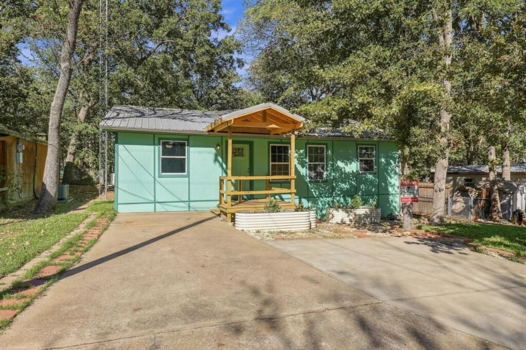 375 Sherman Drive, Pottsboro, TX 75076 — photo 1