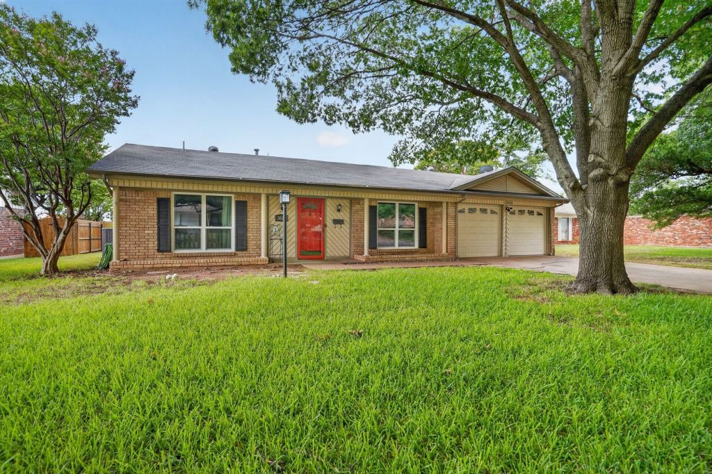 5016 Saint Lawrence Road, Fort Worth, TX 76103 — photo 1