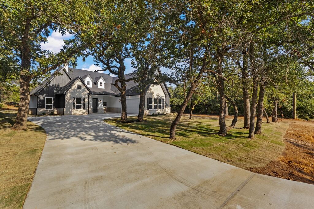 5609 Thousand Oaks Drive, Joshua, TX 76058 — photo 1