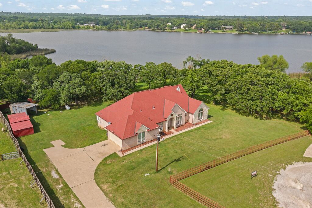 1701 W Lake Shore Drive, Alvarado, TX 76009 — photo 1