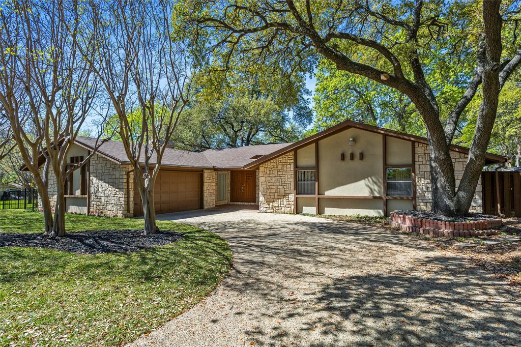 15721 mapleview, Dallas, TX 75248 — photo 1