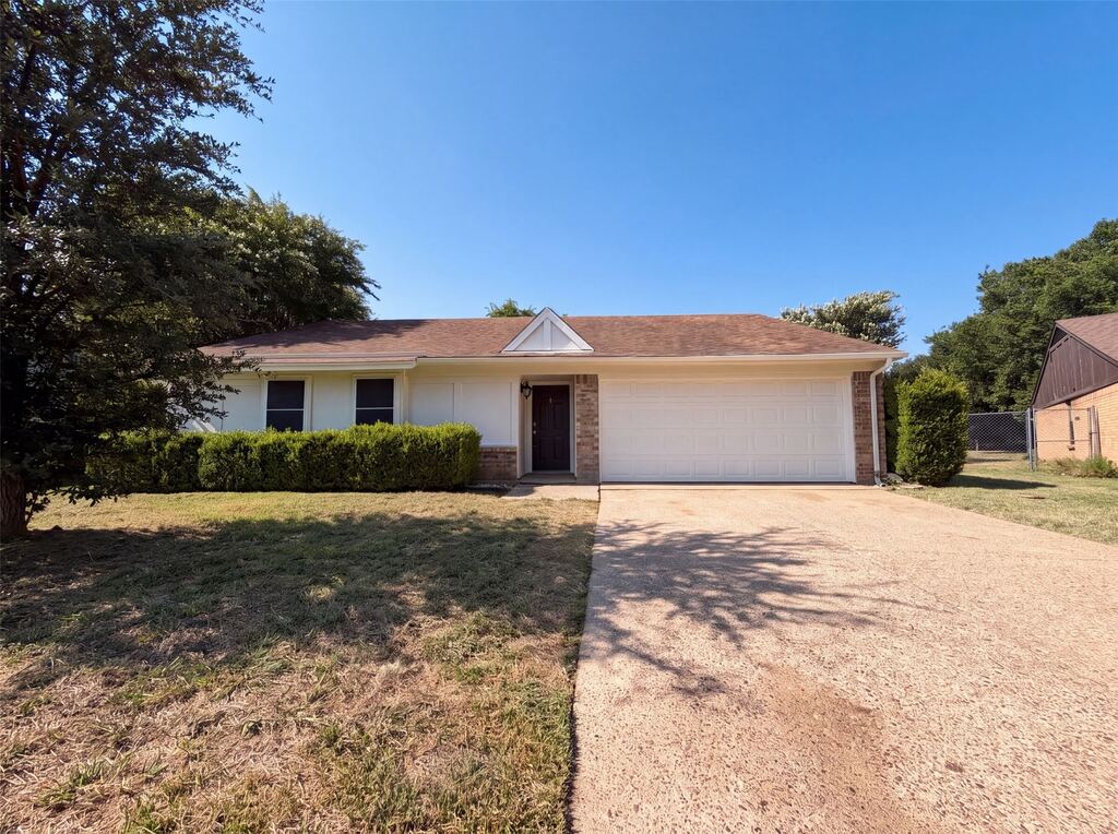 1713 Steinburg Lane, Fort Worth, TX 76134 — photo 1