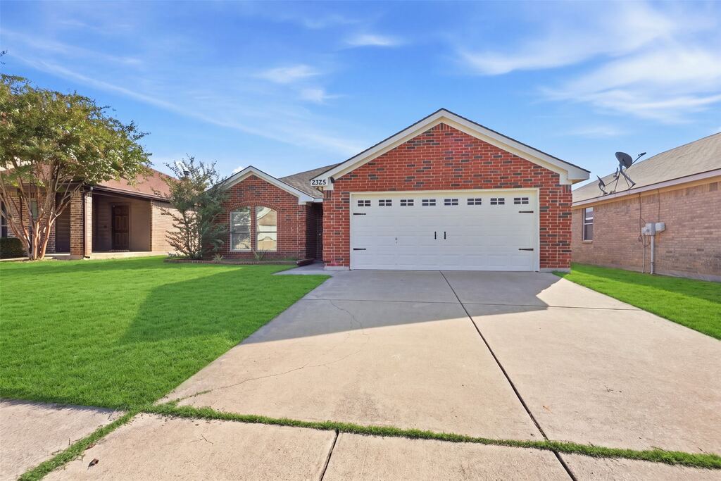 2325 Wakecrest Drive, Fort Worth, TX 76108 — photo 1
