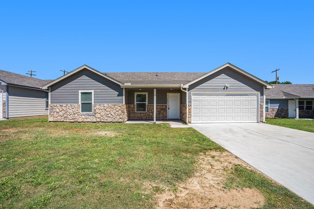 405 Whitney Court, Rio Vista, TX 76093 — photo 1