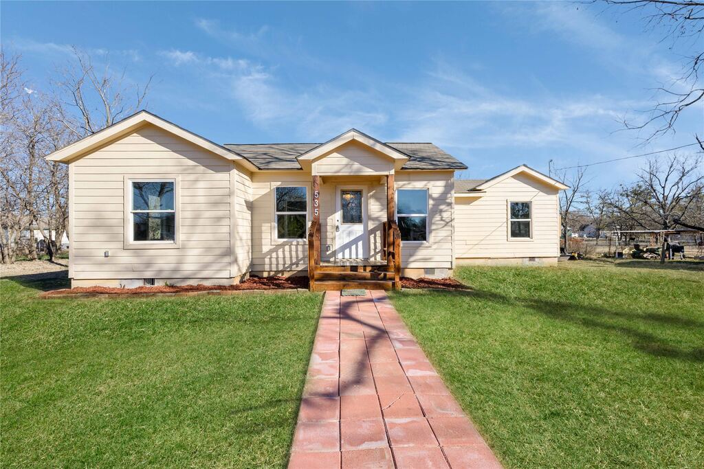 535 Hurt, Dublin, TX 76446 — photo 1