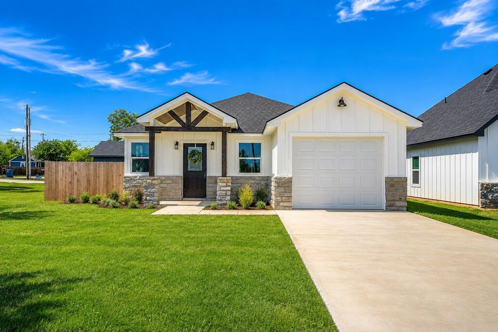 203 E South, Itasca, TX 76055 — photo 1