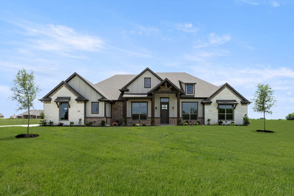 230 Cordillera Lane, Pecan Hill, TX 75154 — photo 1